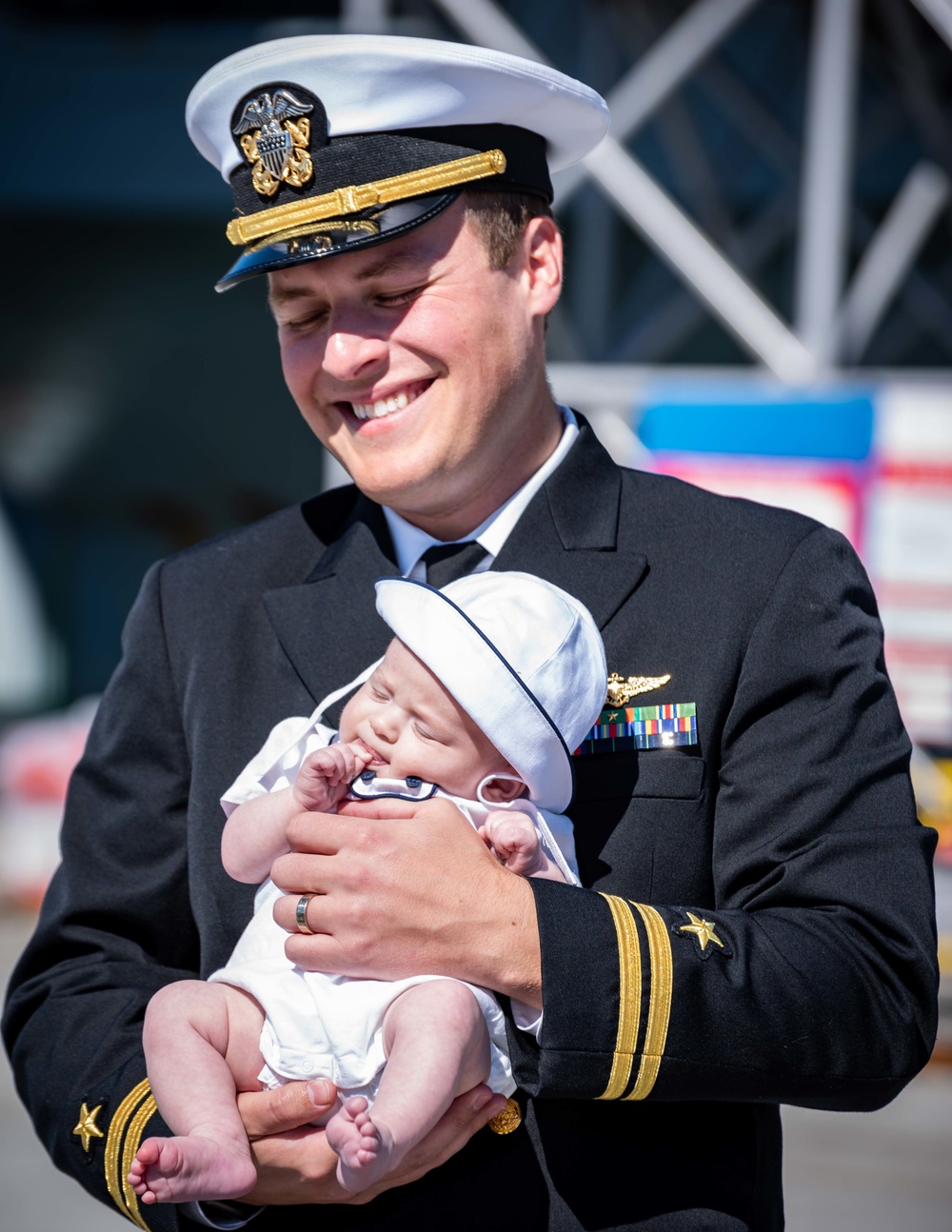 USS Carl Vinson (CVN 70) Sailors Reunite With Family