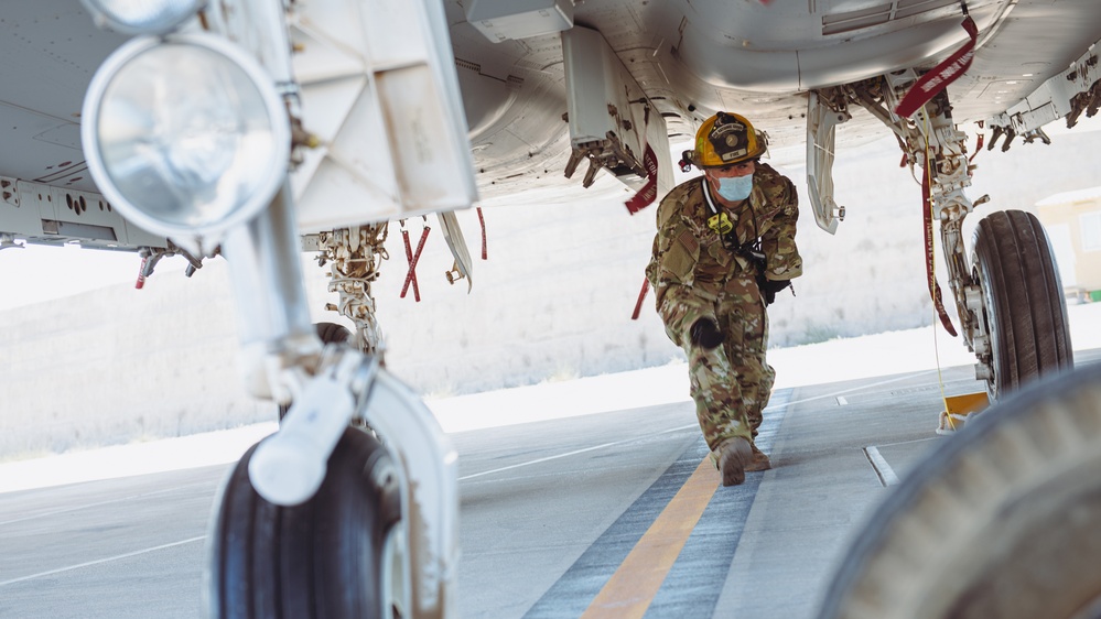 Team AUAB trains with QEAF fighters