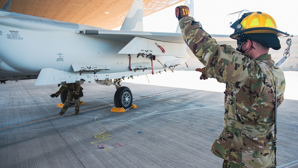 Team AUAB trains with QEAF fighters