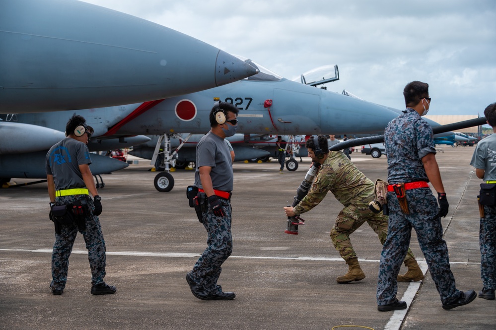 RAAF, USAF, JASDF Refuel F-16s and F-15s