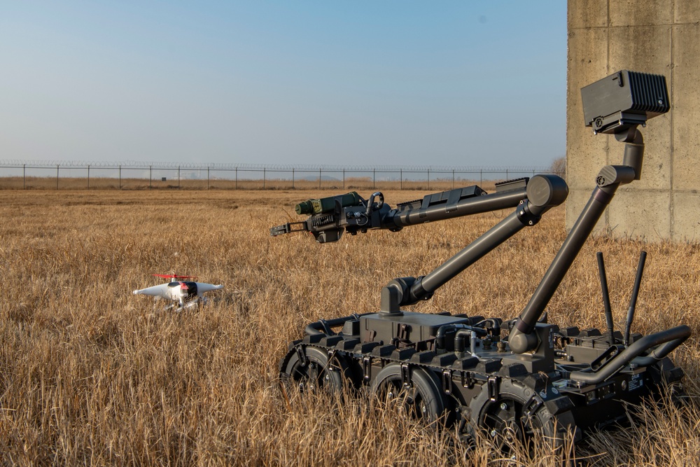 SFS, EOD training: search &amp; destroy suspicious drone