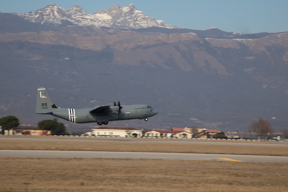 173rd Airborne Brigade elements deploy from Vicenza, Italy