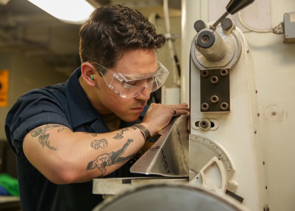 Abraham Lincoln Sailors conduct aircraft maintenance