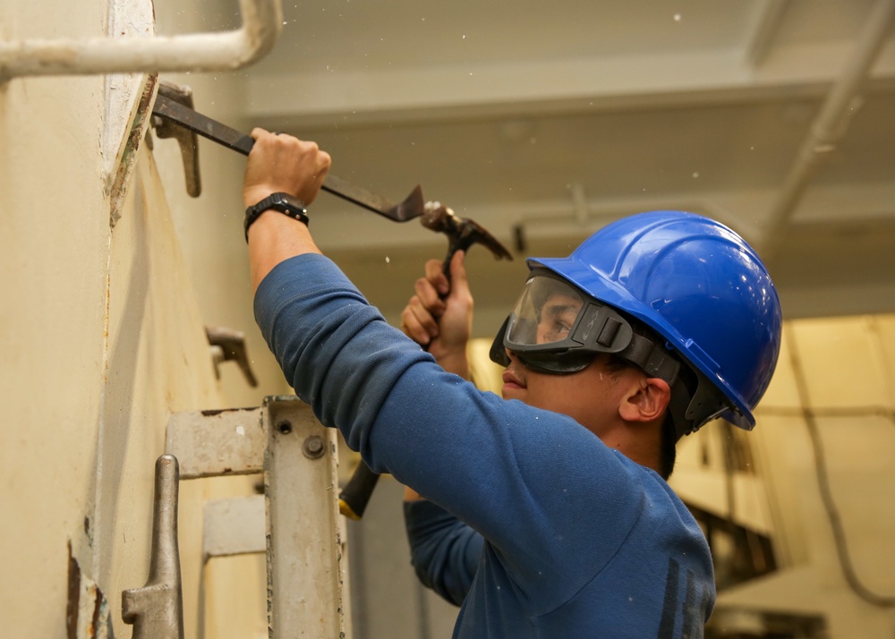 Abraham Lincoln Sailors conduct maintenance