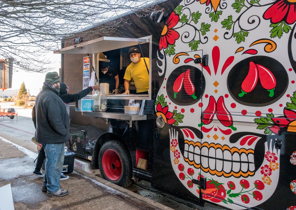 Food Truck Feeds Tornado Survivors