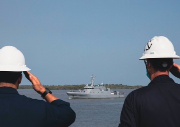 USS Billings Renders Passing Honors to Colombian Navy Upon Arrival to Cartagena