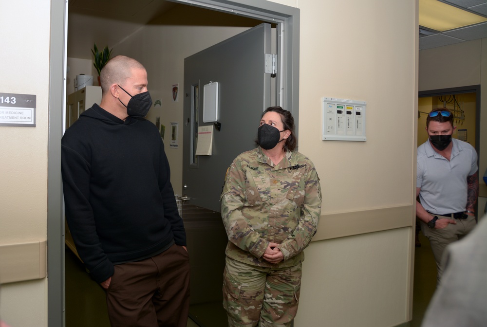 Channing Tatum, crew of DOG movie tour Holland MWD hospital
