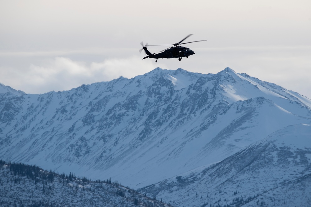 Special warfare Airmen, Army aviators conduct joint airborne training at JBER