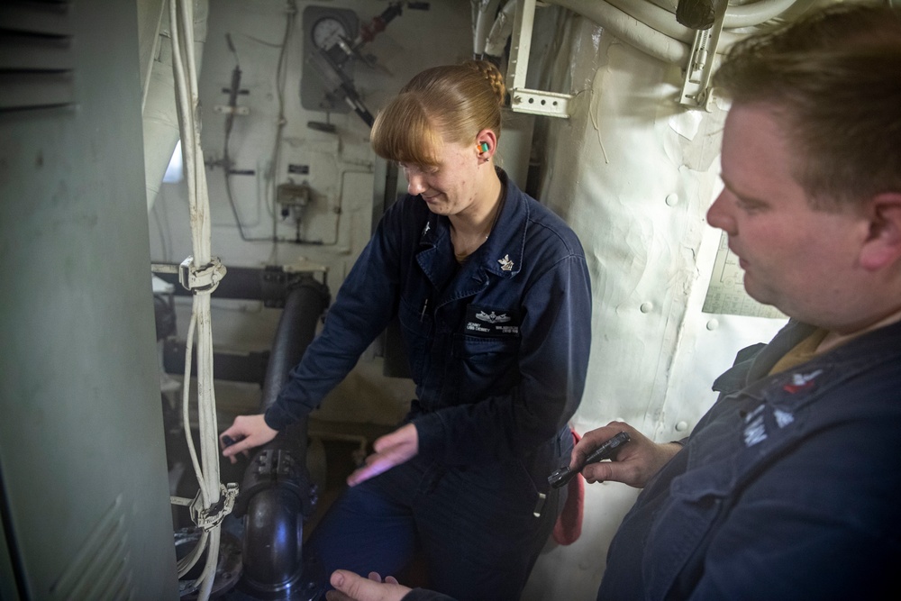 USS Dewey VCHT Maintenance