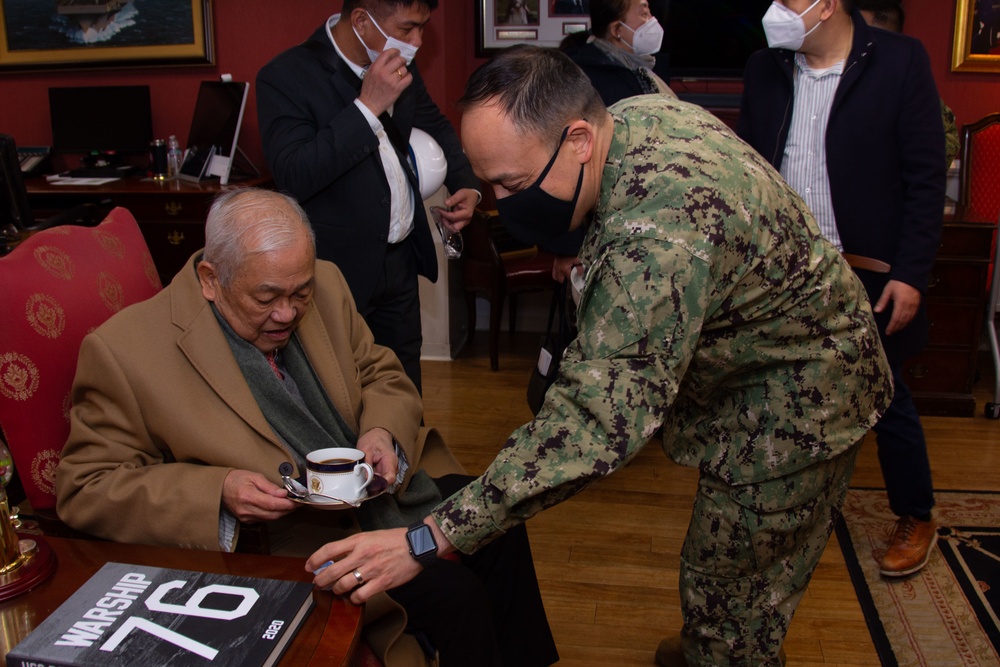 USS Ronald Reagan (CVN 76) Philippines Ambassador Visit