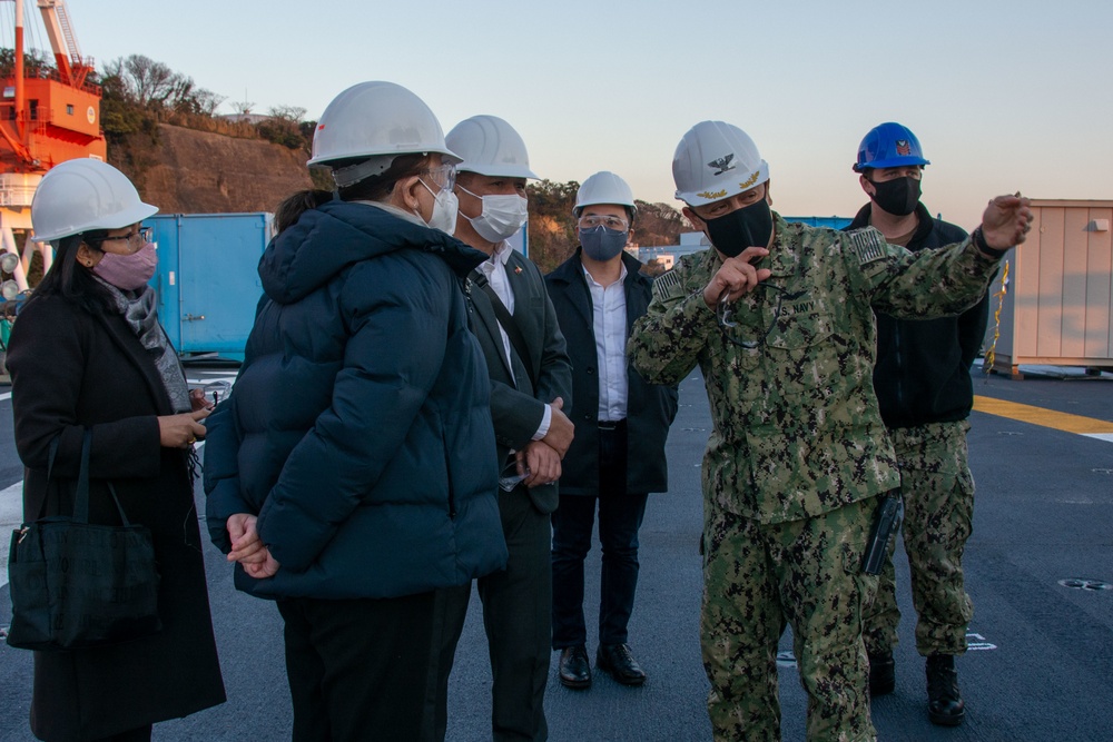 USS Ronald Reagan (CVN 76) Philippines Ambassador Visit