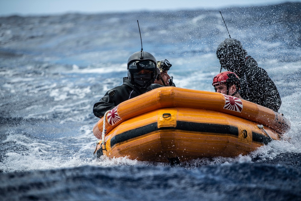 ShinMaywa crew works jointly with U.S. pararescuemen