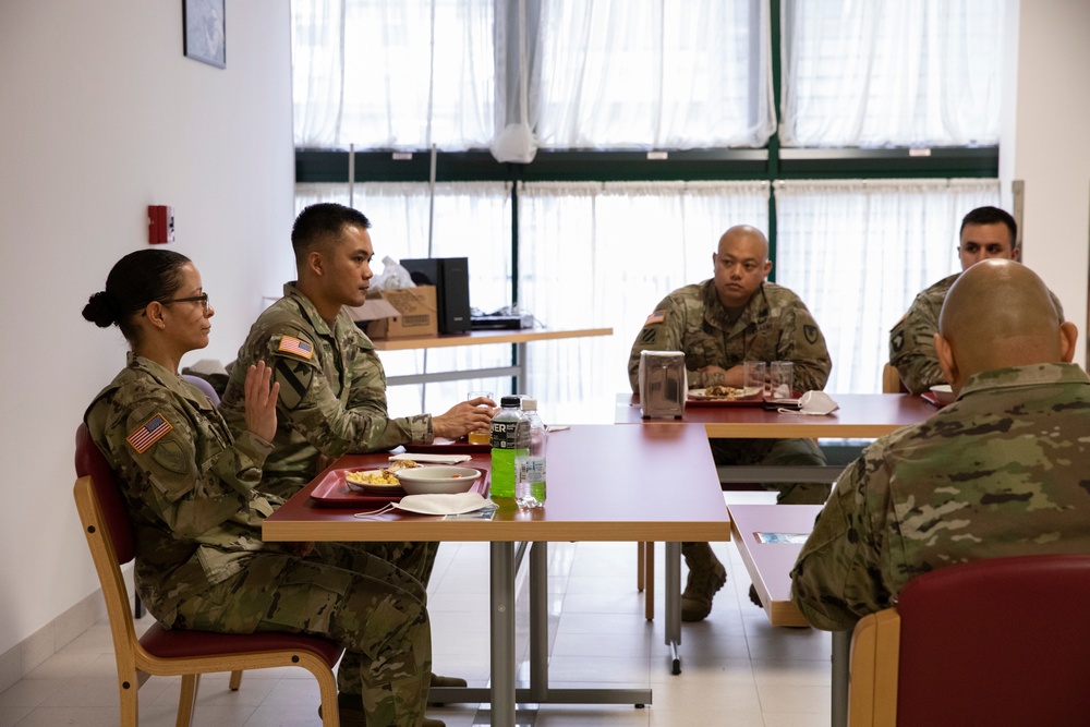 Army Contracting Command leadership visits the 414th Contracting Support Brigade