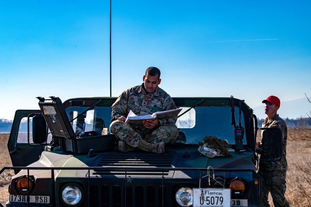 Italian and American Paratroopers Conduct Joint Airborne Operations