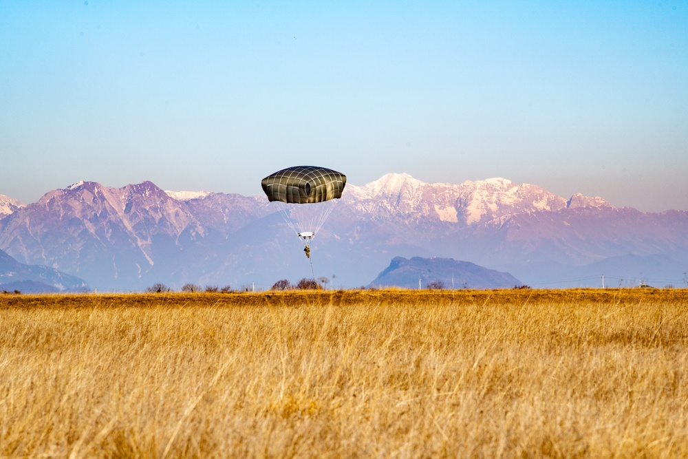 Italian and American Paratroopers Conduct Joint Airborne Operations