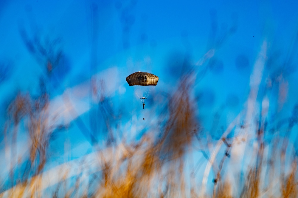 Italian and American Paratroopers Conduct Joint Airborne Operations