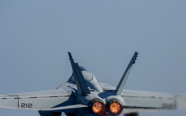 Abraham Lincoln conducts flight operations in support of exercise Jungle Warfare 2022