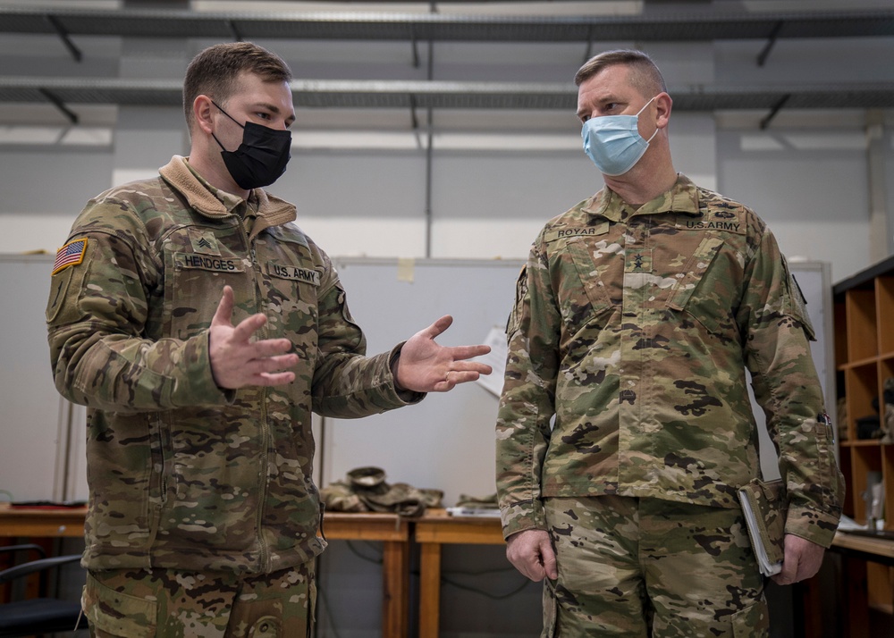 Leadership and Soldiers discuss aviation assets