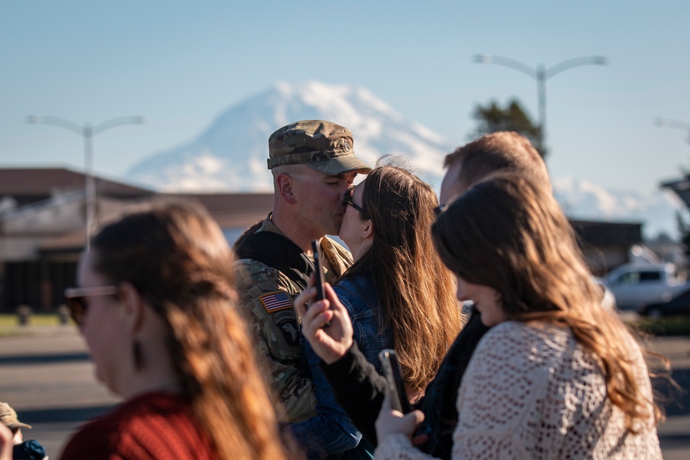 Washington National Guardsmen return home from deployment to Poland