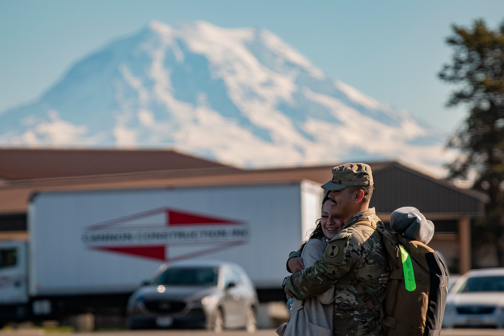 Washington National Guardsmen return home from deployment to Poland