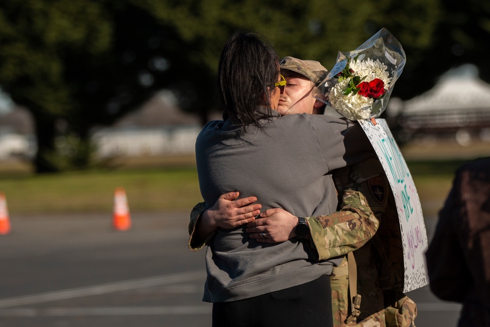 Washington National Guardsmen return home from deployment to Poland