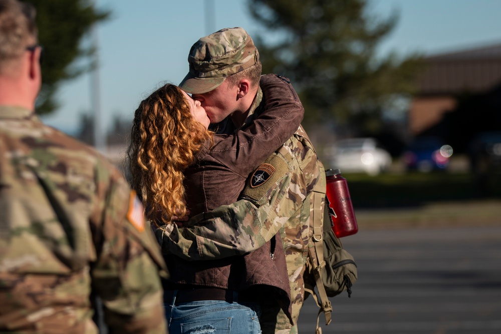 Washington National Guardsmen return home from deployment to Poland