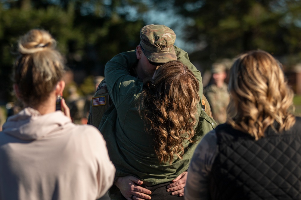 Washington National Guardsmen return home from deployment to Poland