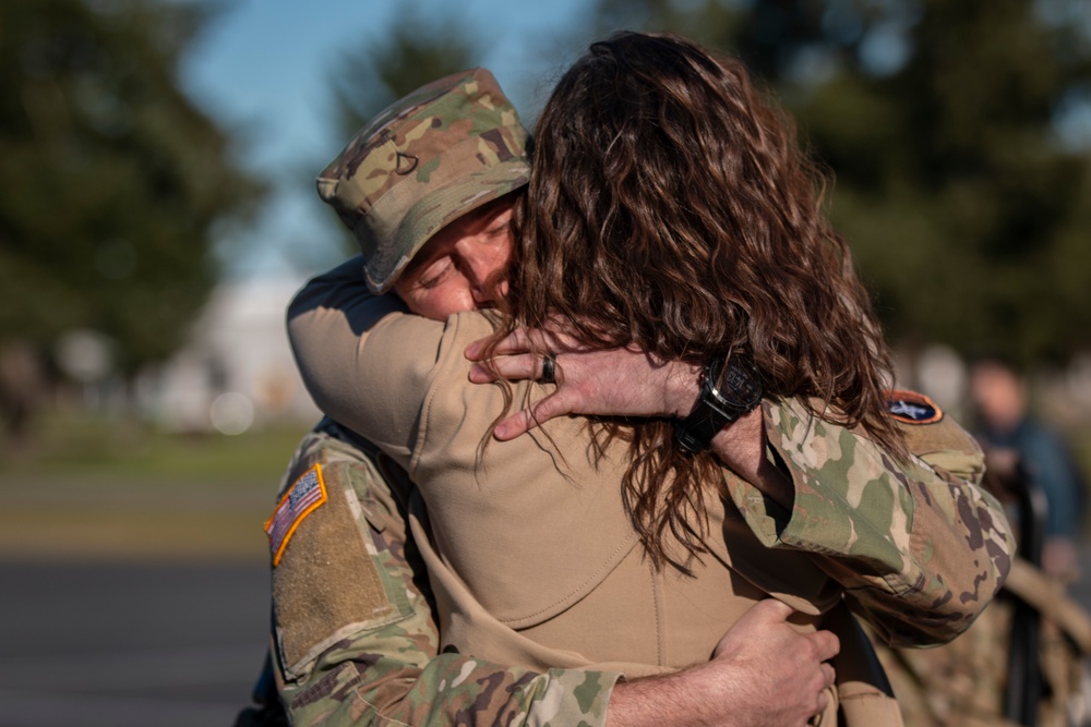 Washington National Guardsmen return home from deployment to Poland