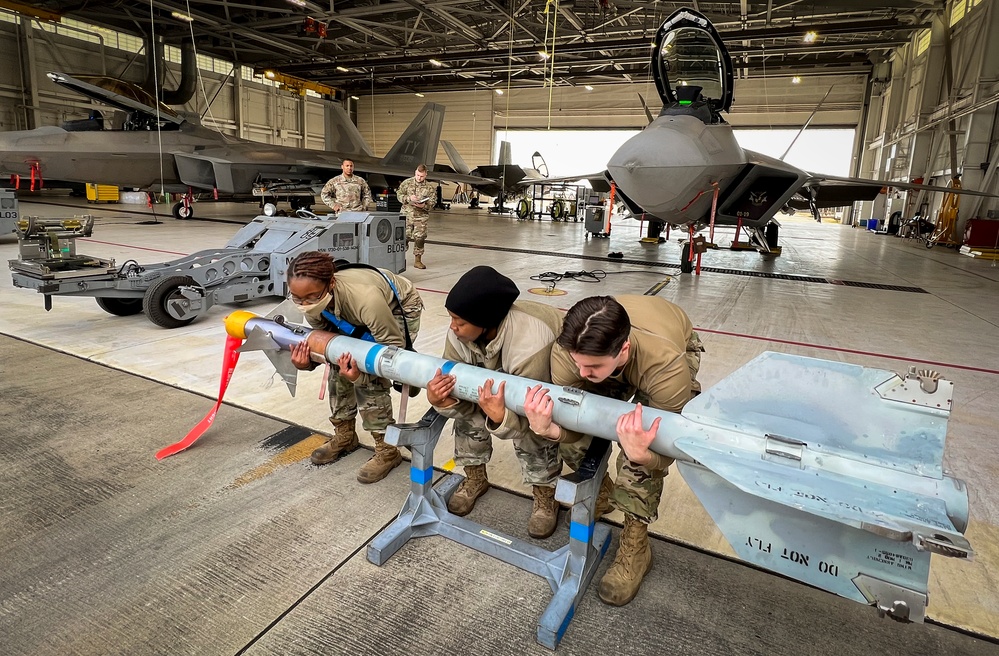 DVIDS - Images - Raptor Weapons Load Competition [Image 10 Of 14]