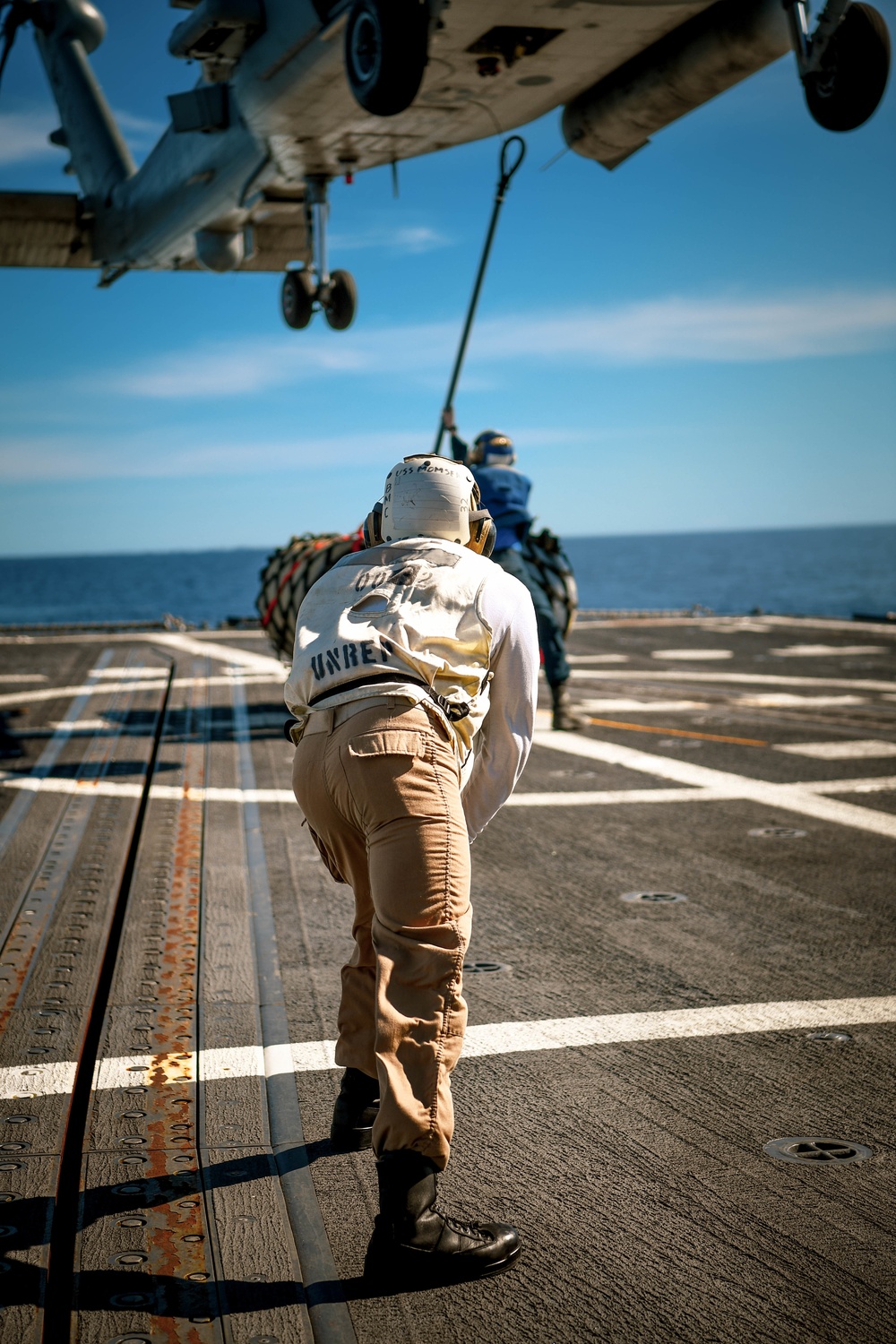 USS Momsen VERTREP