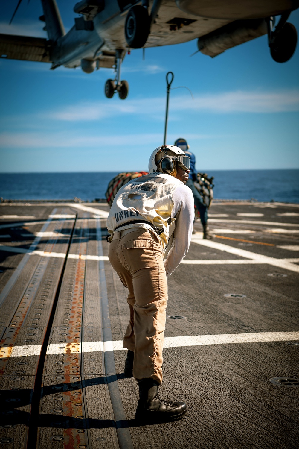 USS Momsen VERTREP