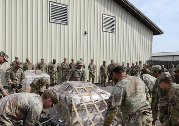101st HHBn Soldiers palletize EDRE supplies