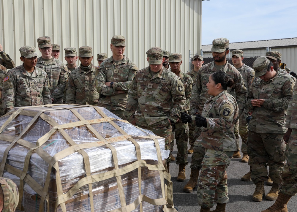 101st HHBn Soldiers palletize EDRE supplies