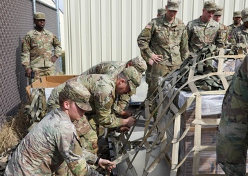 101st HHBn Soldiers palletize EDRE supplies