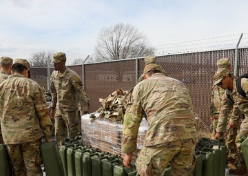 101st HHBn Soldiers palletize EDRE supplies