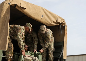 101st HHBn Soldiers palletize EDRE supplies