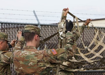 101st HHBn Soldiers palletize EDRE supplies