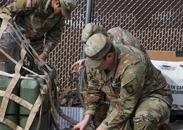 101st HHBn Soldiers palletize EDRE supplies