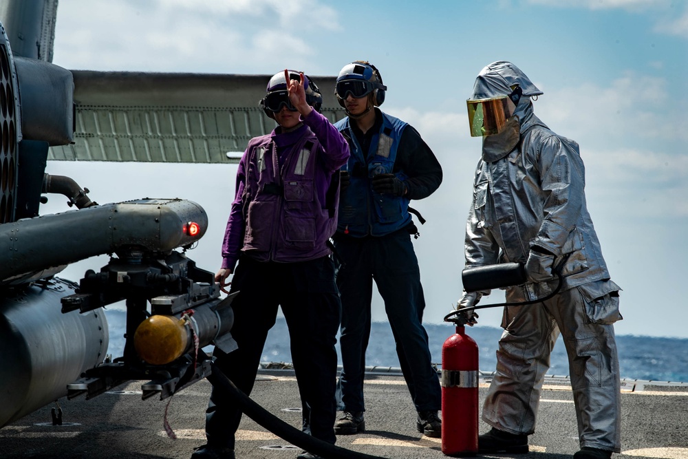 Spruance conducts MH-60R refuel during exercise Jungle Warfare 2022