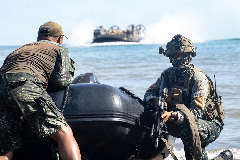 11th MEU and Armed Forces of the Philippines conduct a rehearsal for an amphibious assault in support of MAREX 22 PH
