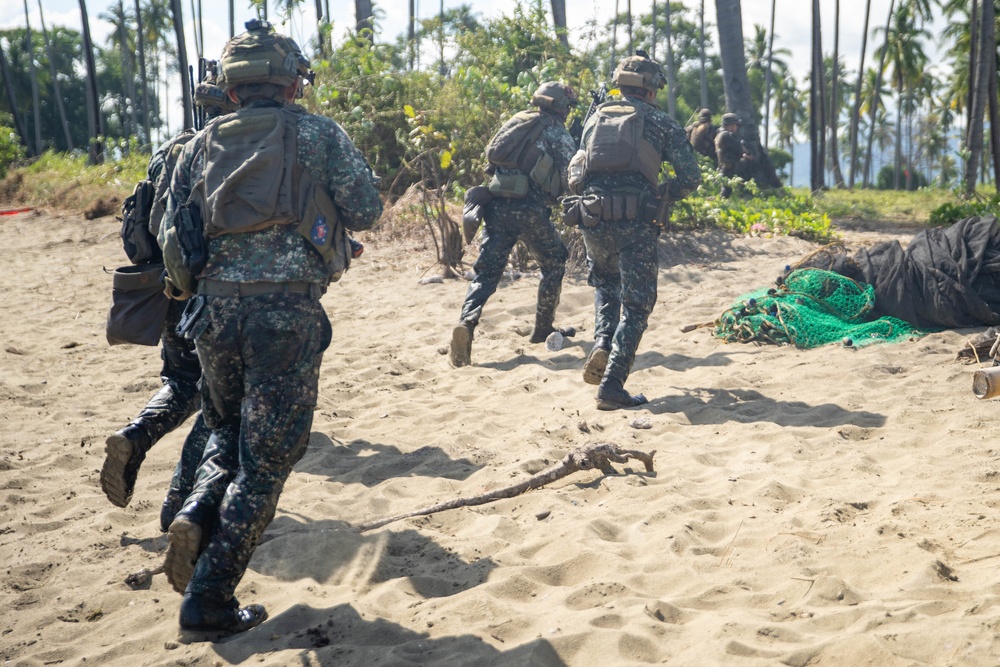 11th MEU and Armed Forces of the Philippines conduct a rehearsal for an amphibious assault in support of MAREX 22 PH