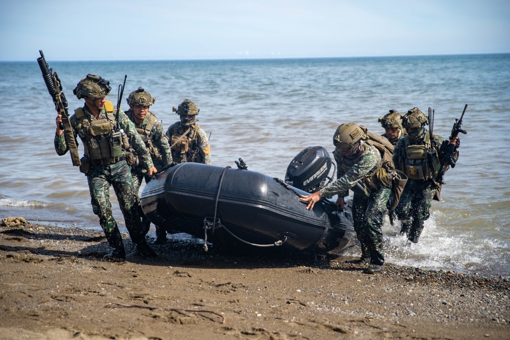 11th MEU and Armed Forces of the Philippines conduct a rehearsal for an amphibious assault in support of MAREX 22 PH