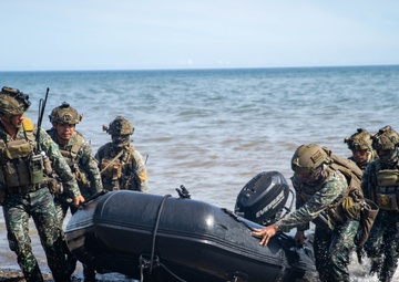 11th MEU and Armed Forces of the Philippines conduct a rehearsal for an amphibious assault in support of MAREX 22 PH