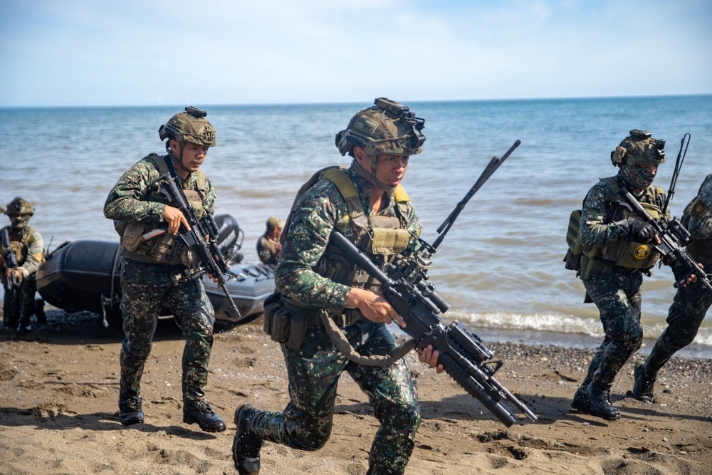11th MEU and Armed Forces of the Philippines conduct a rehearsal for an amphibious assault in support of MAREX 22 PH