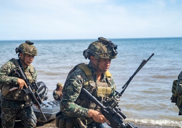 11th MEU and Armed Forces of the Philippines conduct a rehearsal for an amphibious assault in support of MAREX 22 PH