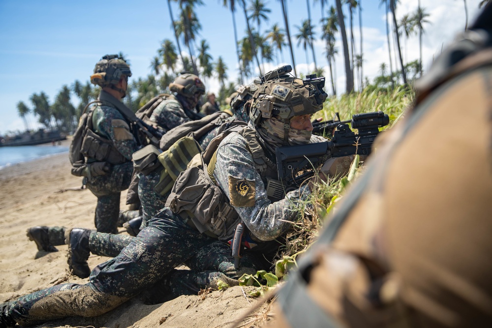 11th MEU and Armed Forces of the Philippines conduct a rehearsal for an amphibious assault in support of MAREX 22 PH