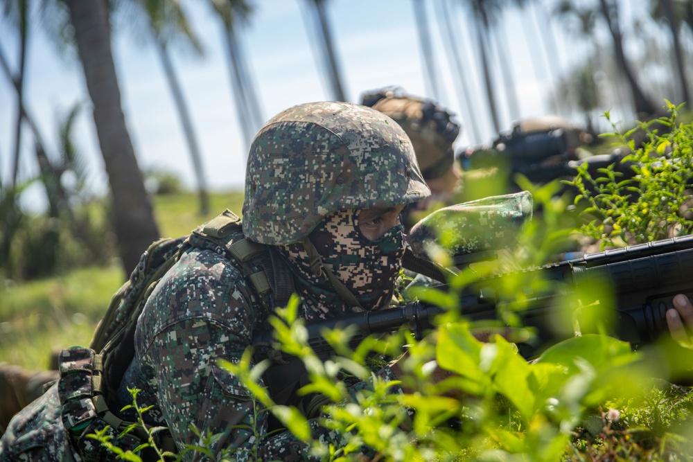 11th MEU and Armed Forces of the Philippines conduct a rehearsal for an amphibious assault in support of MAREX 22 PH