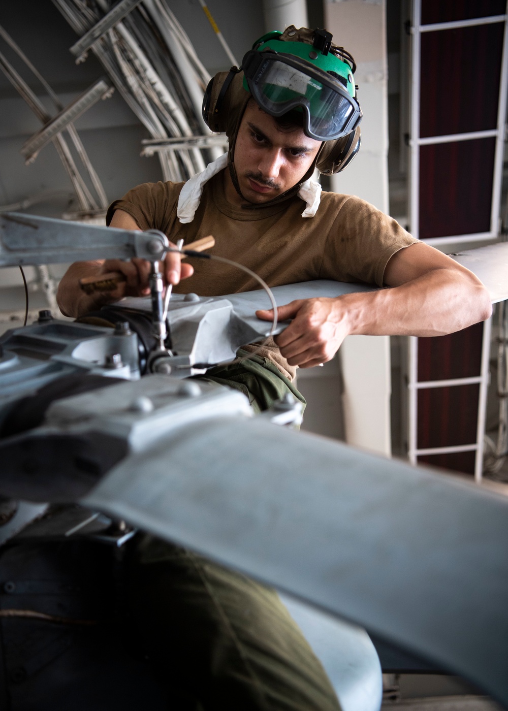 HSM-51 Conducts Maintenance Aboard USS Dewey
