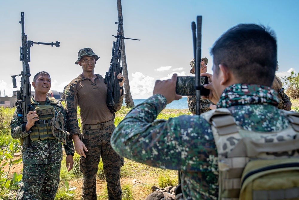 11th MEU and Armed Forces of the Philippines take group takes during MAREX 22 PH