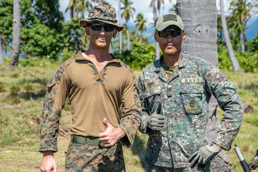 11th MEU and Armed Forces of the Philippines take group takes during MAREX 22 PH